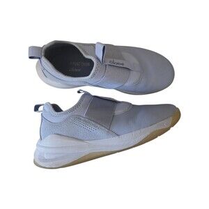 clove solo slip on nursing sneakers size 7.5